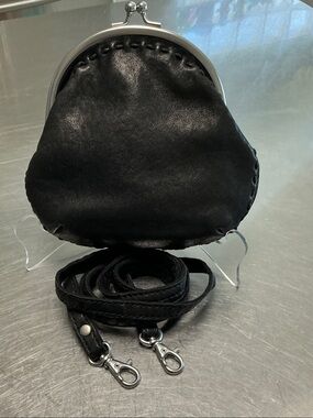 Lucky,black leather clasp closure cross body